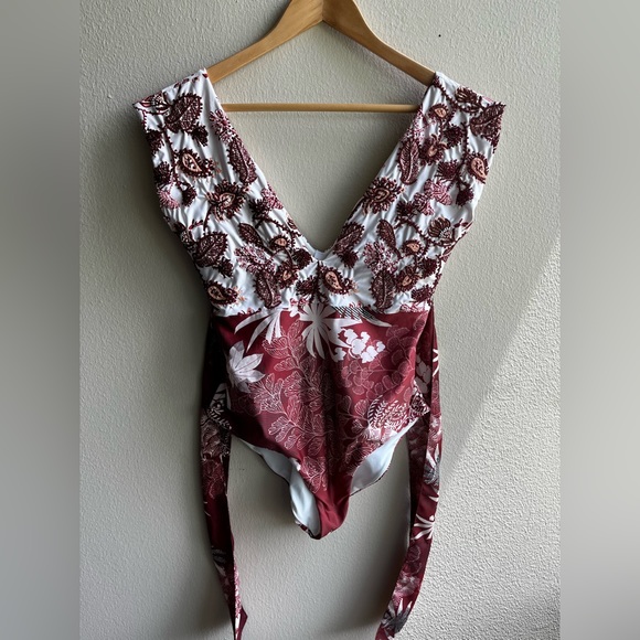 Elegant Floral One-Piece Swimsuit - Picture 1 of 6